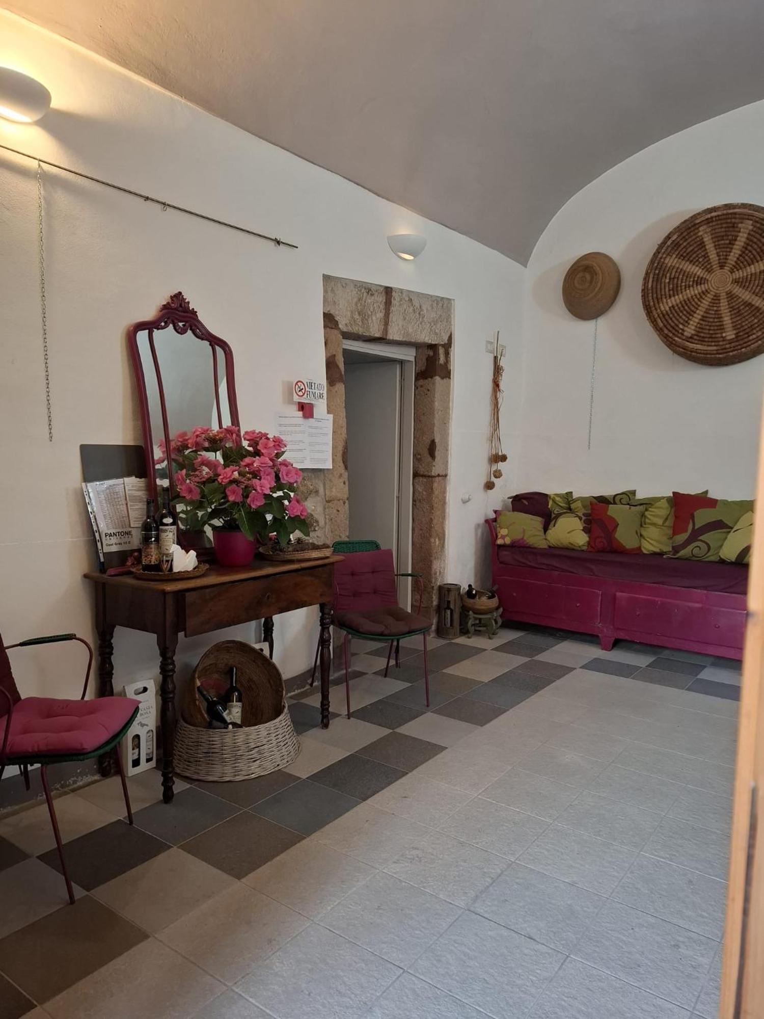 Aghinas Hotel Bosa Buitenkant foto