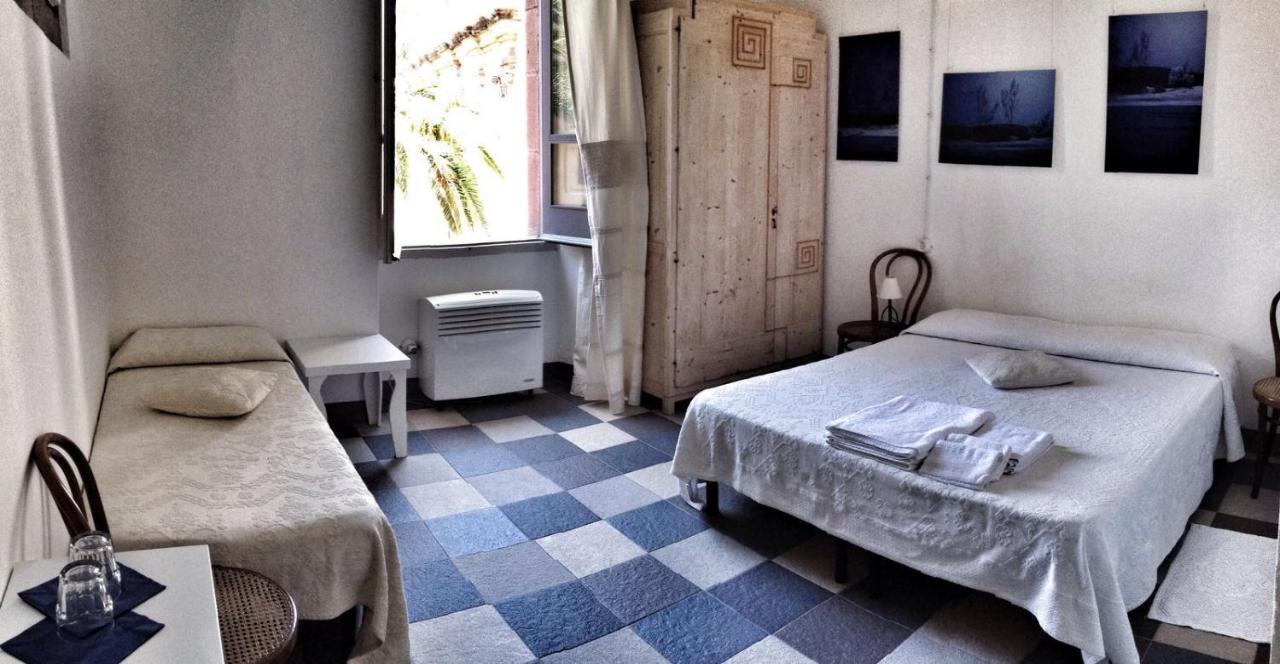 Aghinas Hotel Bosa Buitenkant foto